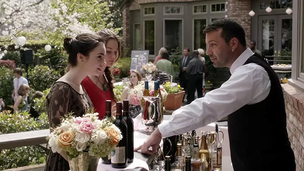 「ハッピーエンドが書けるまで」リアナ・リベラト & リリー・コリンズの画像