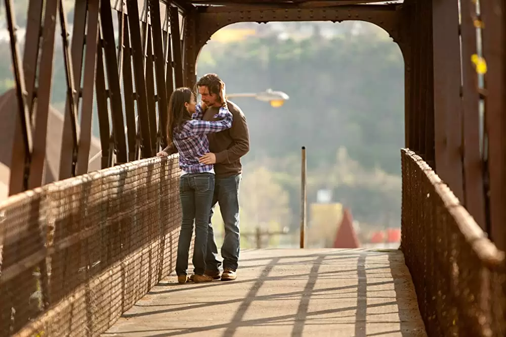 「ファーナス／訣別の朝」クリスチャン・ベール & ゾーイ・サルダナの画像