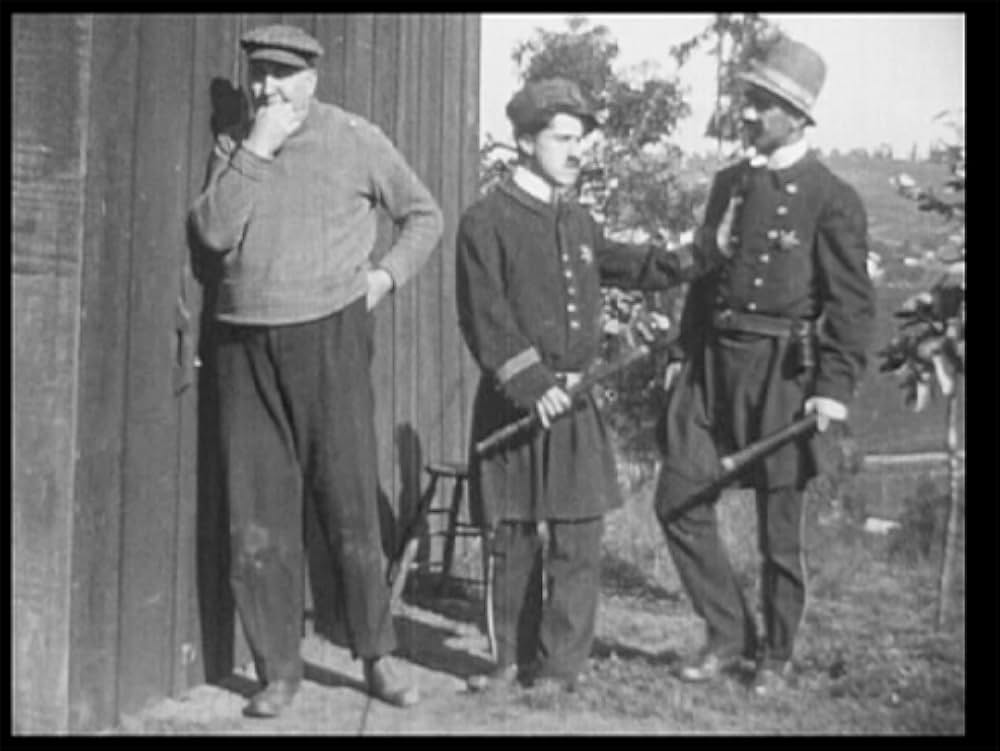 泥棒を捕まえる人の画像