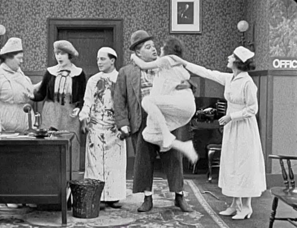 ファッティとキートンのグッドナイト・ナース／デブ君の入院の画像