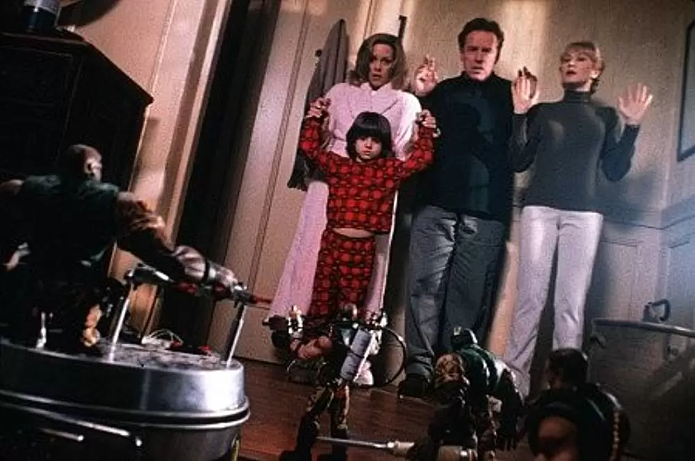「スモール・ソルジャーズ」アーネスト・ボーグナイン & ジム・ブラウン & アン・マグナソン & フィル・ハートマン & ウェンディ・スカール & ジェイコブ・スミスの画像