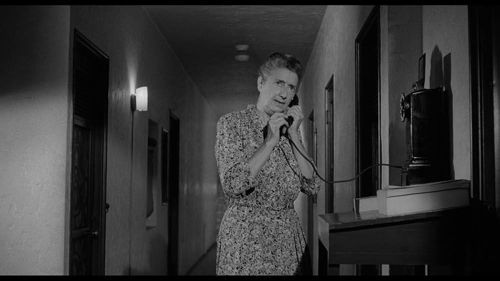 The Scarlet Hour（原題）の画像