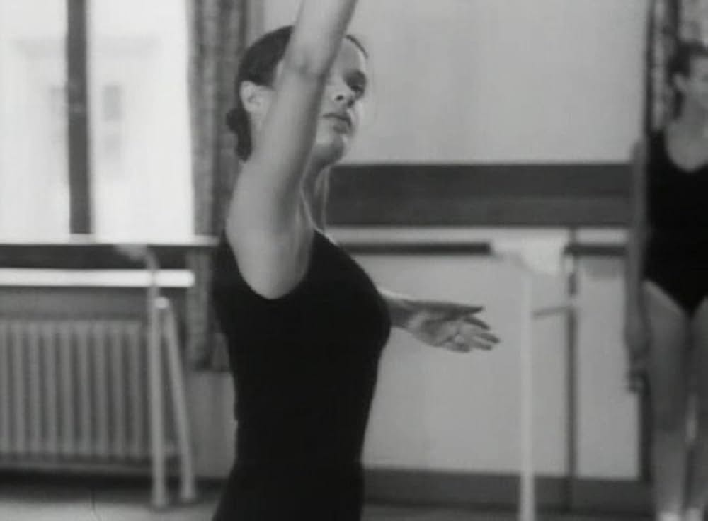 異なる年齢の7人の女性の画像