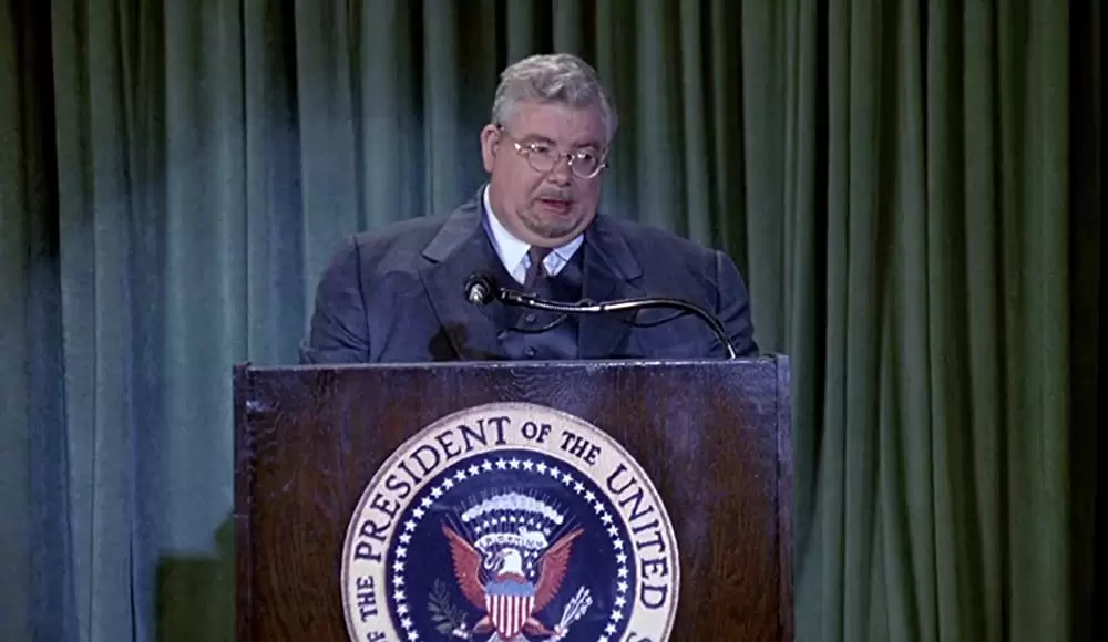 「裸の銃を持つ男 PART2 1/2」リチャード・グリフィスの画像