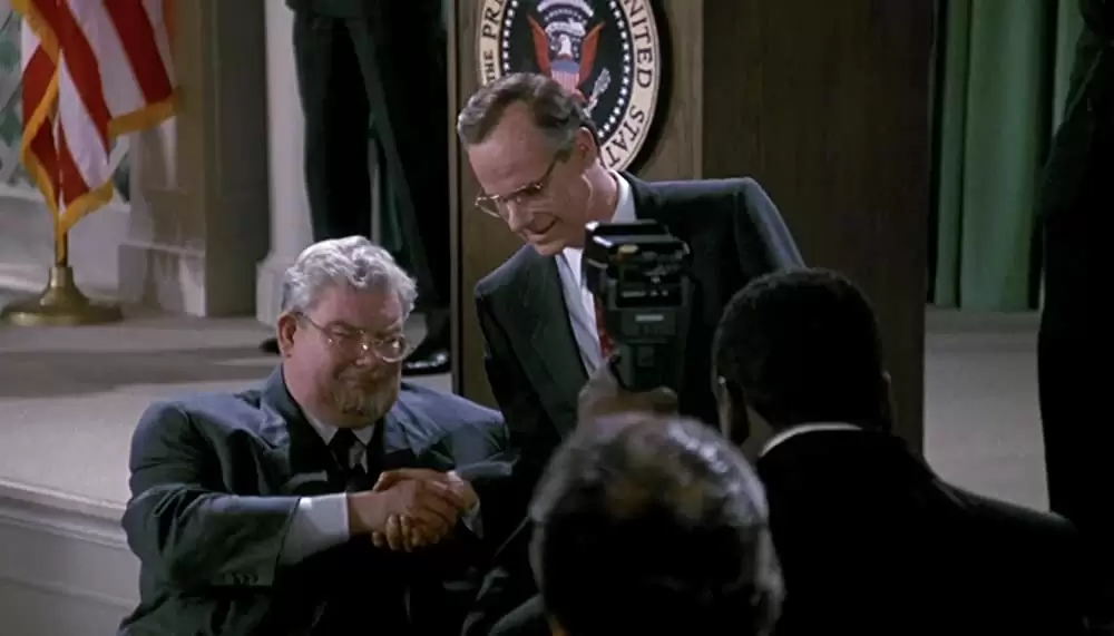 「裸の銃を持つ男 PART2 1/2」リチャード・グリフィスの画像