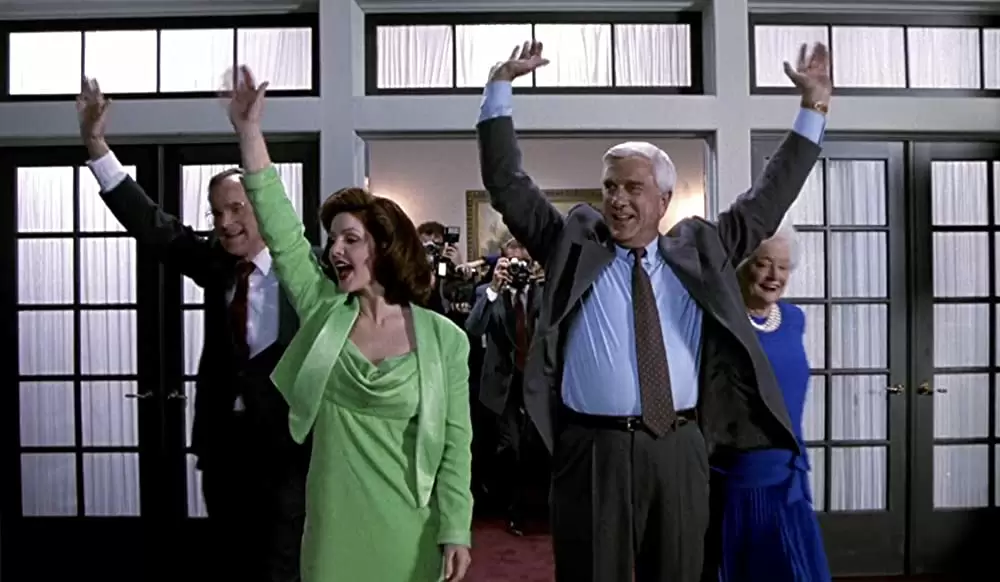 「裸の銃を持つ男 PART2 1/2」レスリー・ニールセン & プリシラ・プレスリーの画像