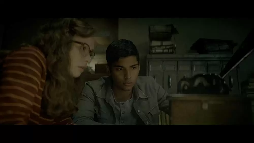 「スケアリーストーリーズ 怖い本」ゾーイ・コレッティ & Michael Garzaの画像