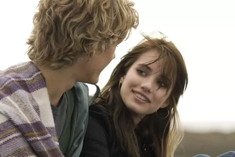 「ワイルド・ガール」エマ・ロバーツ & アレックス・ペティファーの画像