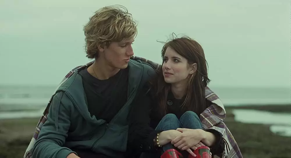 「ワイルド・ガール」エマ・ロバーツ & アレックス・ペティファーの画像