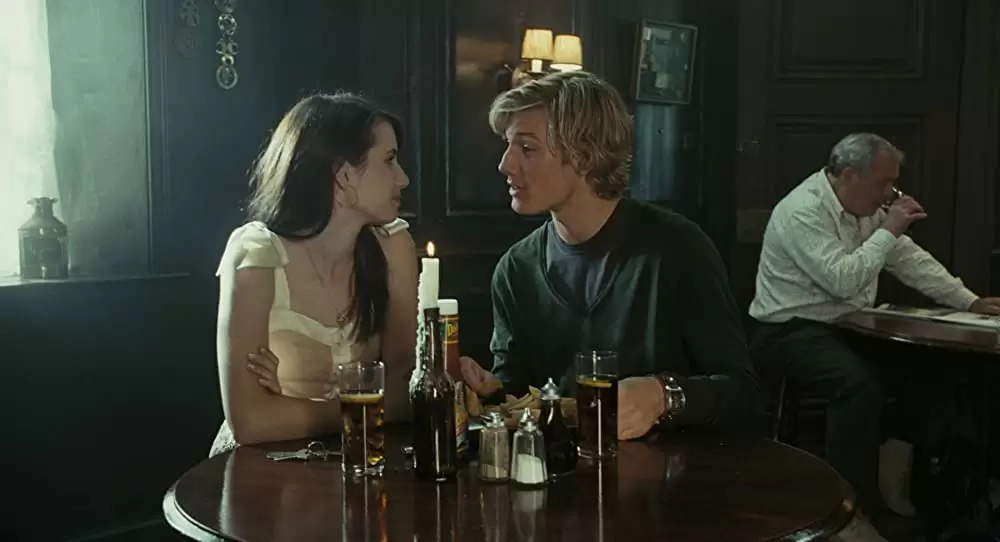 「ワイルド・ガール」エマ・ロバーツ & アレックス・ペティファーの画像