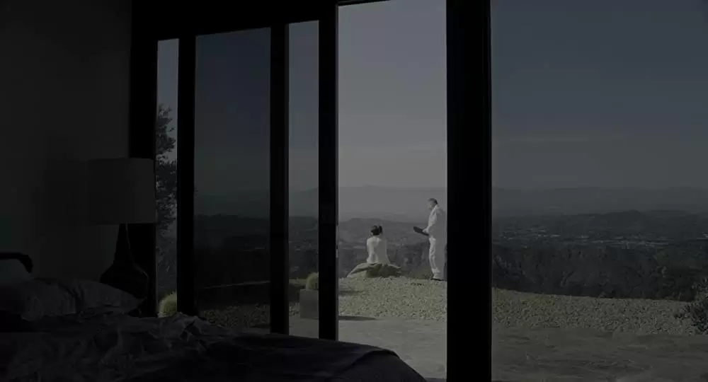 「ベルベット・バズソー: 血塗られたギャラリー​」レネ・ルッソの画像