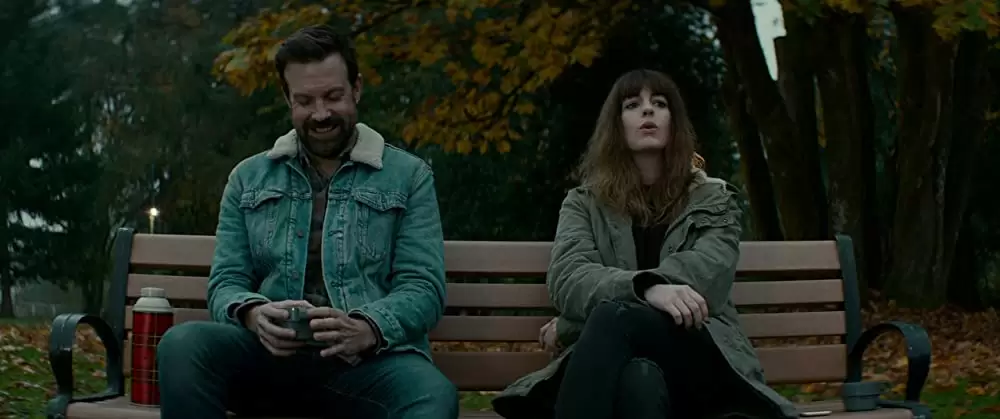 「シンクロナイズドモンスター」アン・ハサウェイ & ジェイソン・サダイキスの画像