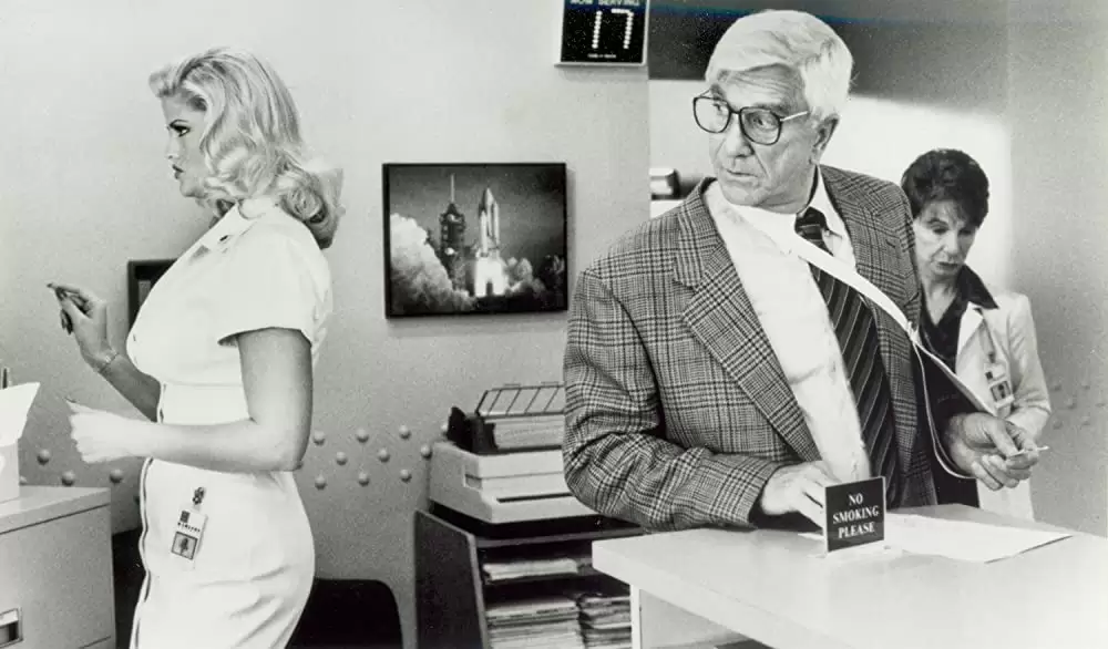 「裸の銃を持つ男PART33 1／3 最後の侮辱」レスリー・ニールセン & Anna Nicole Smith & ドリス・ベラックの画像