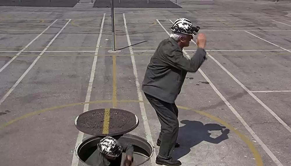 「裸の銃を持つ男PART33 1／3 最後の侮辱」レスリー・ニールセンの画像