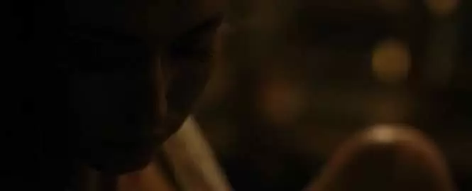 「アンダー・ハー・マウス」ナタリー・クリルの画像