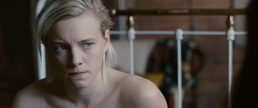 アンダー・ハー・マウスの画像