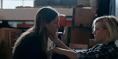 アンダー・ハー・マウスの画像