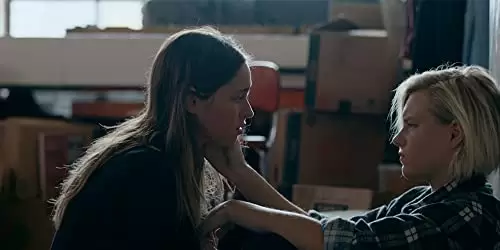 「アンダー・ハー・マウス」ナタリー・クリル & エリカ・リンダーの画像