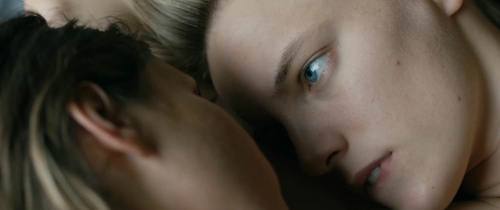 アンダー・ハー・マウスの画像