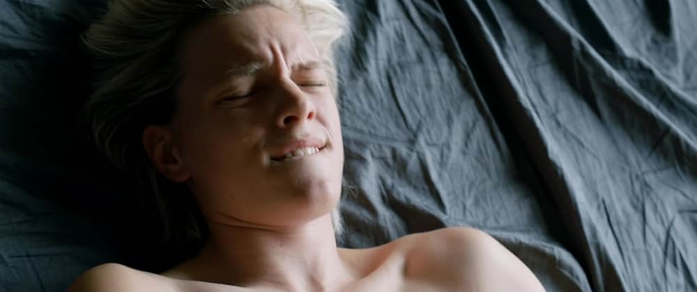 アンダー・ハー・マウスの画像