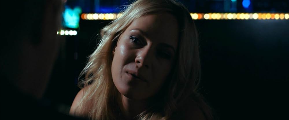 アンダー・ハー・マウスの画像