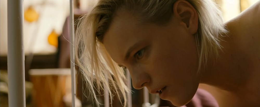 アンダー・ハー・マウスの画像