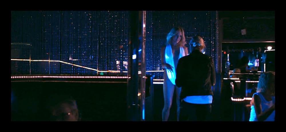 アンダー・ハー・マウスの画像