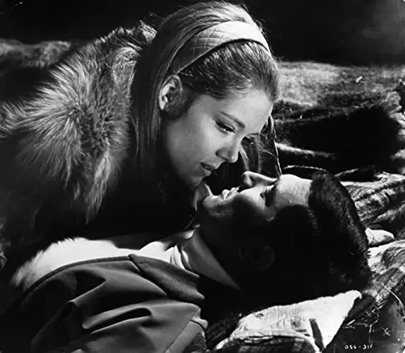 「女王陛下の007」ダイアナ・リグ & ジョージ・レーゼンビーの画像