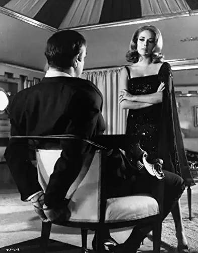 「007は二度死ぬ」ショーン・コネリー & カリン・ドールの画像