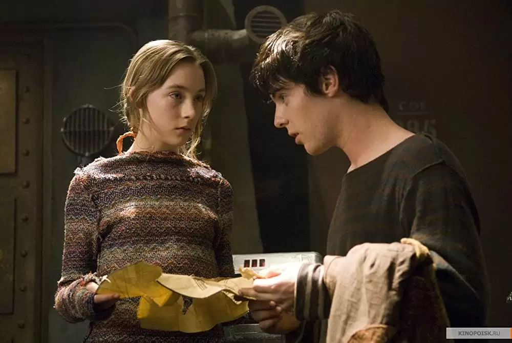 「エンバー 失われた光の物語」シアーシャ・ローナン & ハリー・トレッダウェイの画像