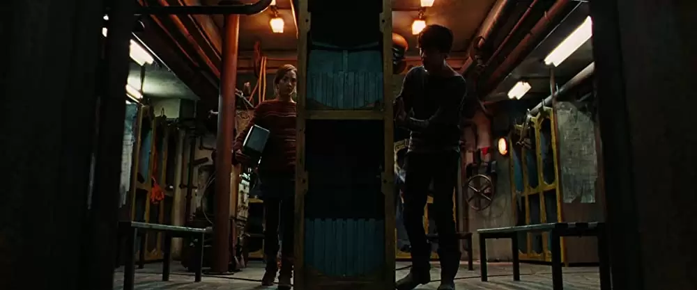 「エンバー 失われた光の物語」シアーシャ・ローナン & ハリー・トレッダウェイの画像