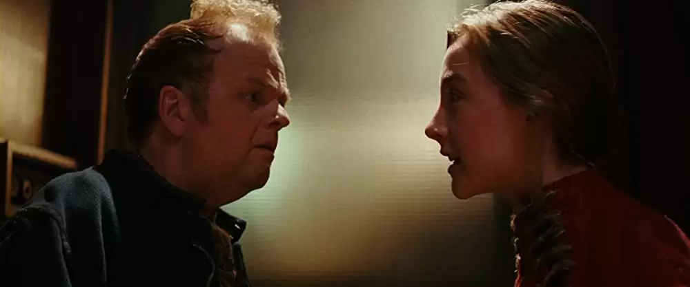 「エンバー 失われた光の物語」トビー・ジョーンズ & シアーシャ・ローナンの画像