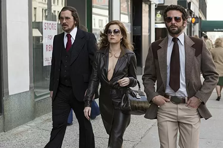 「アメリカン・ハッスル」クリスチャン・ベール & エイミー・アダムス & ブラッドリー・クーパーの画像