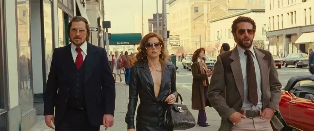 「アメリカン・ハッスル」クリスチャン・ベール & エイミー・アダムス & ブラッドリー・クーパーの画像