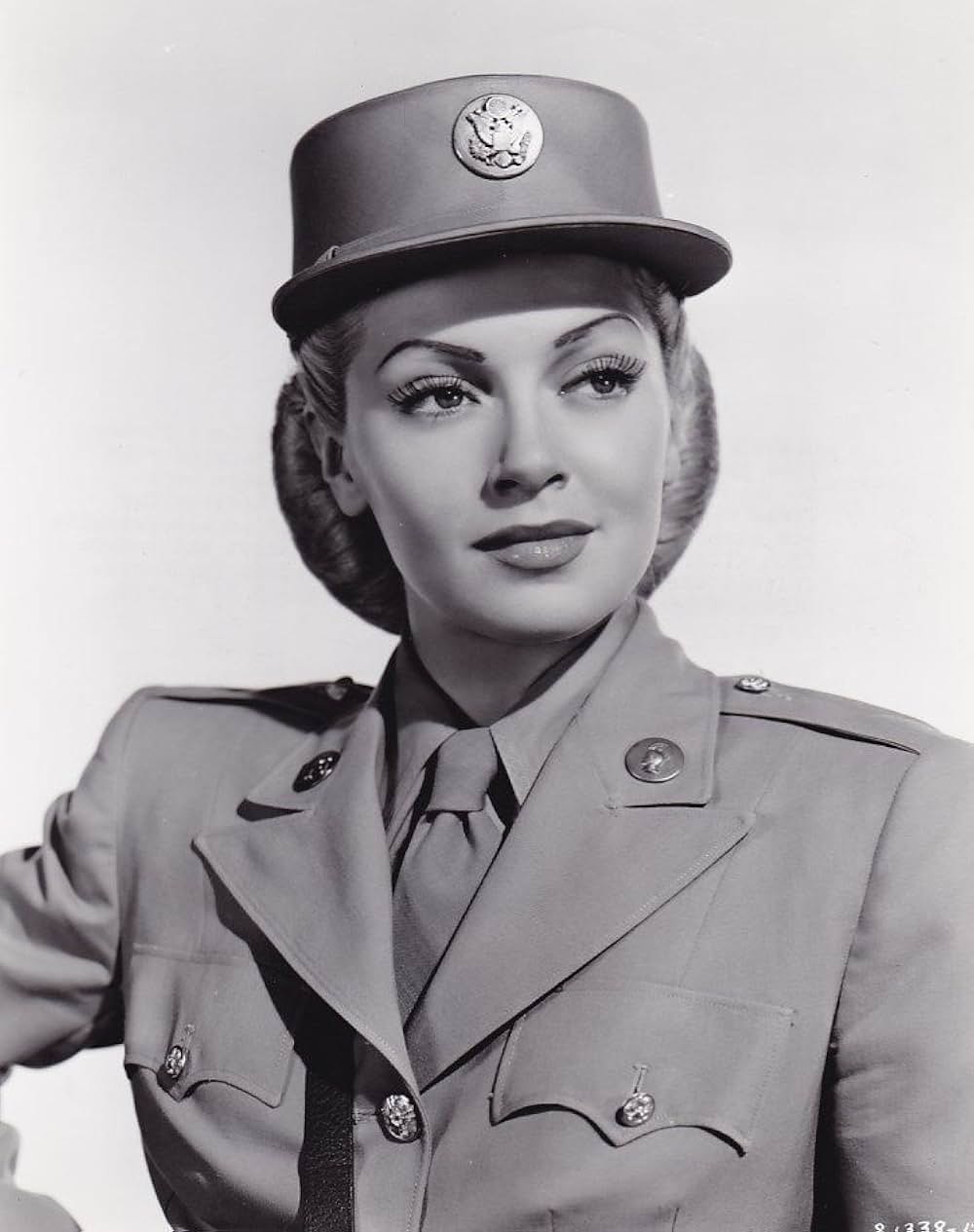 陸軍の美人トリオの画像