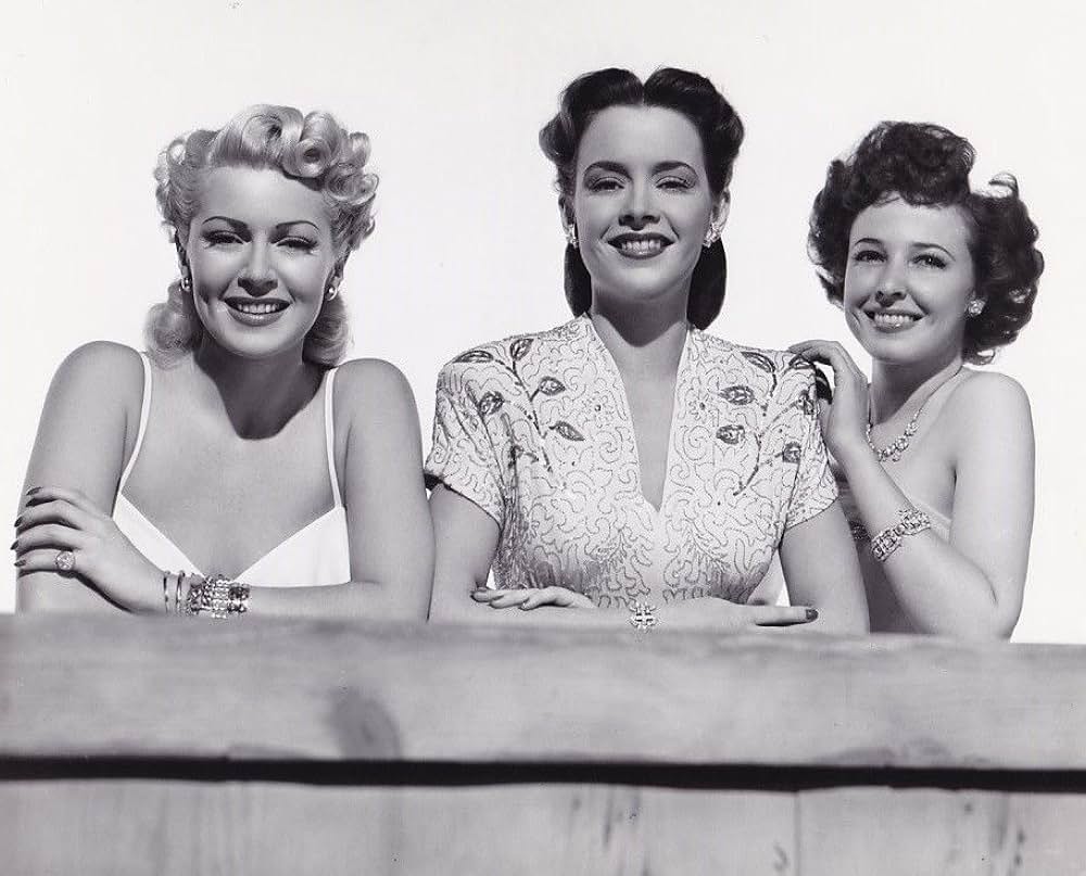 陸軍の美人トリオの画像