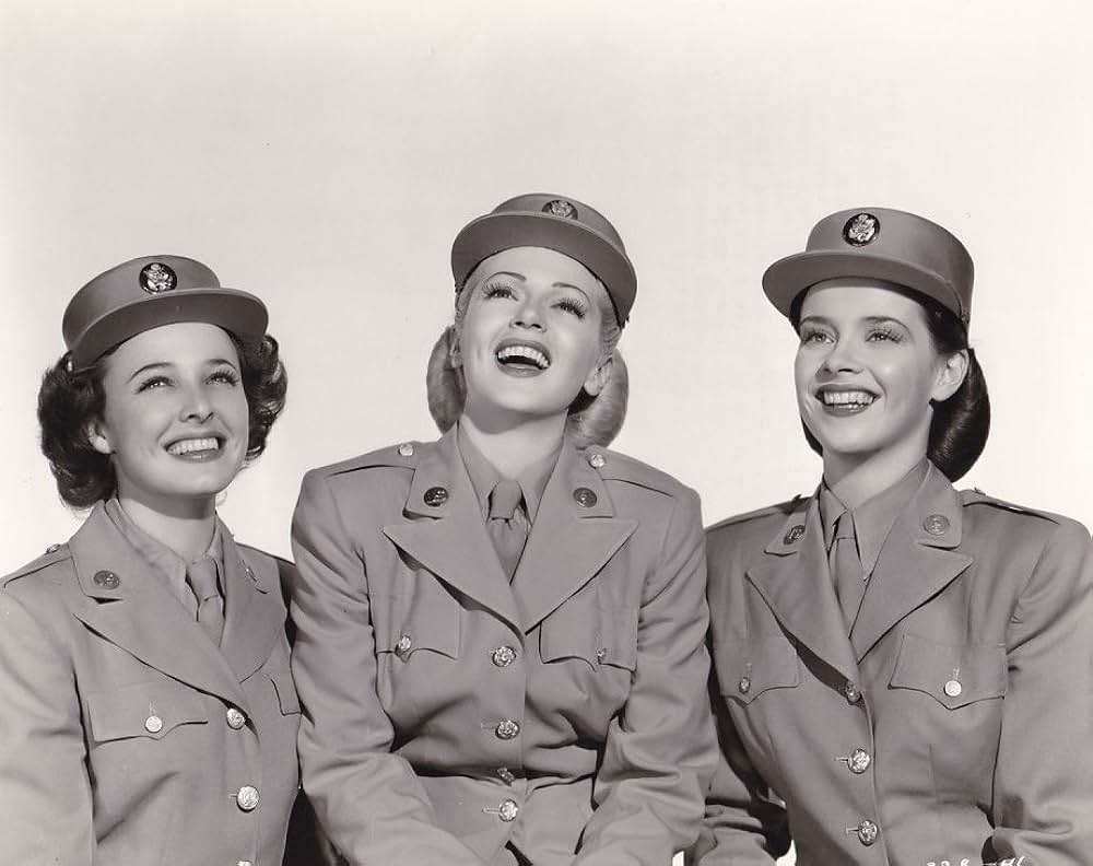 陸軍の美人トリオの画像