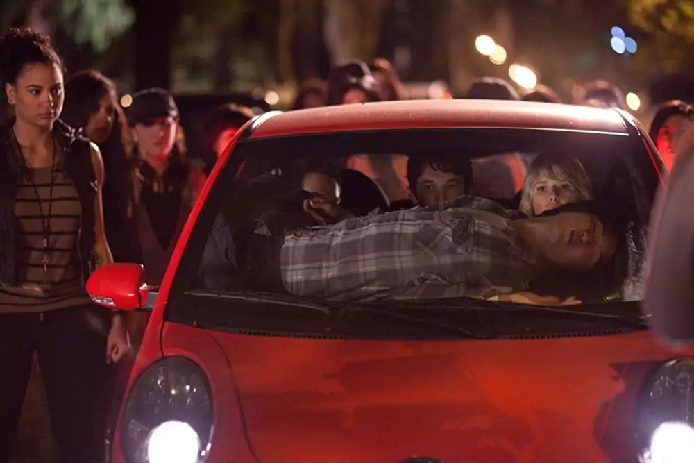 「21オーバー 最初の二日酔い」サラ・ライト & マイルズ・テラー & ジャスティン・チョン & スカイラー・アスティンの画像