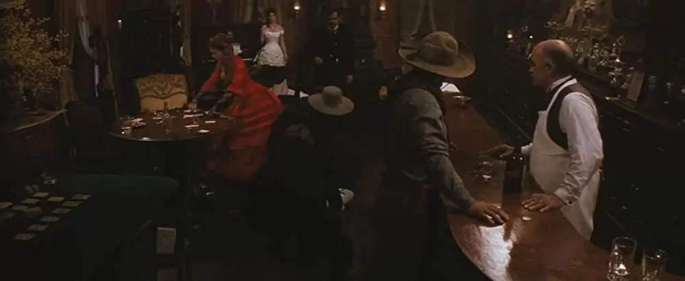 「トゥームストーン」ダナ・デラニー & ジョアンナ・パクラ & スティーブン・ラングの画像