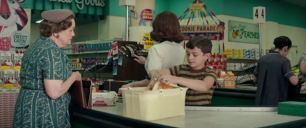 「サバービコン 仮面を被った街」ジュリアン・ムーア & ノア・ジュプの画像