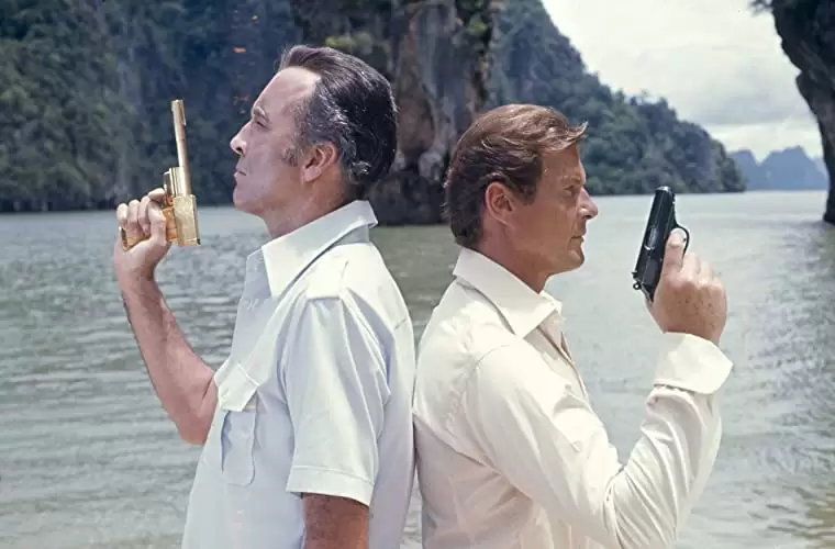 「007／黄金銃を持つ男」クリストファー・リー & ロジャー・ムーアの画像