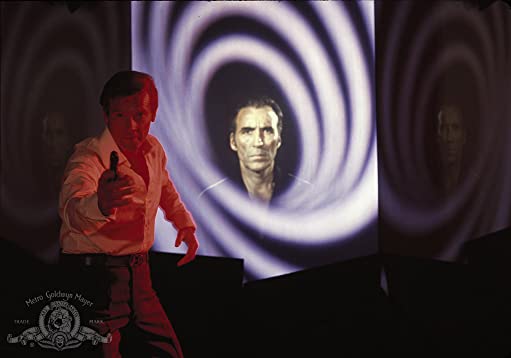 007／黄金銃を持つ男の画像