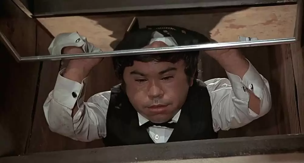 007/黄金銃を持つ男の画像