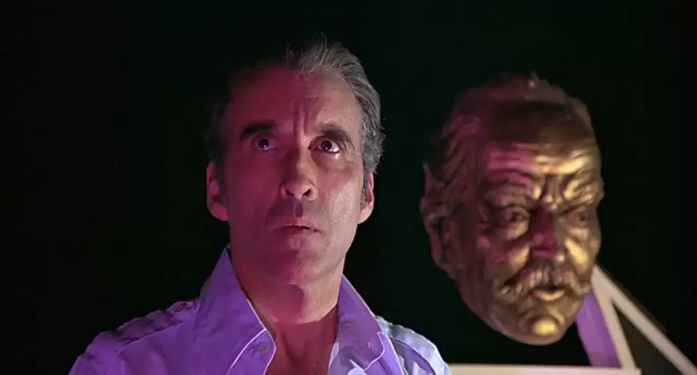 007/黄金銃を持つ男の画像