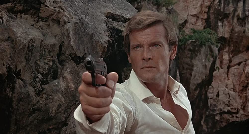 007／黄金銃を持つ男の画像