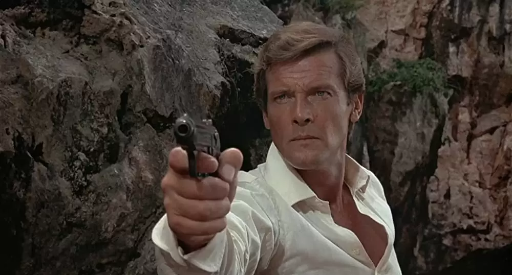 007/黄金銃を持つ男の画像