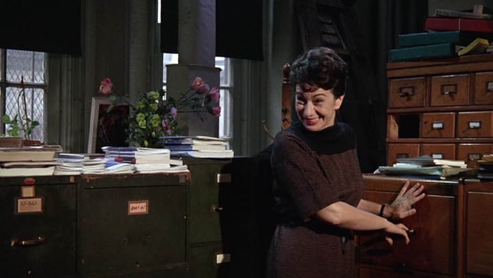 下り階段をのぼれの画像