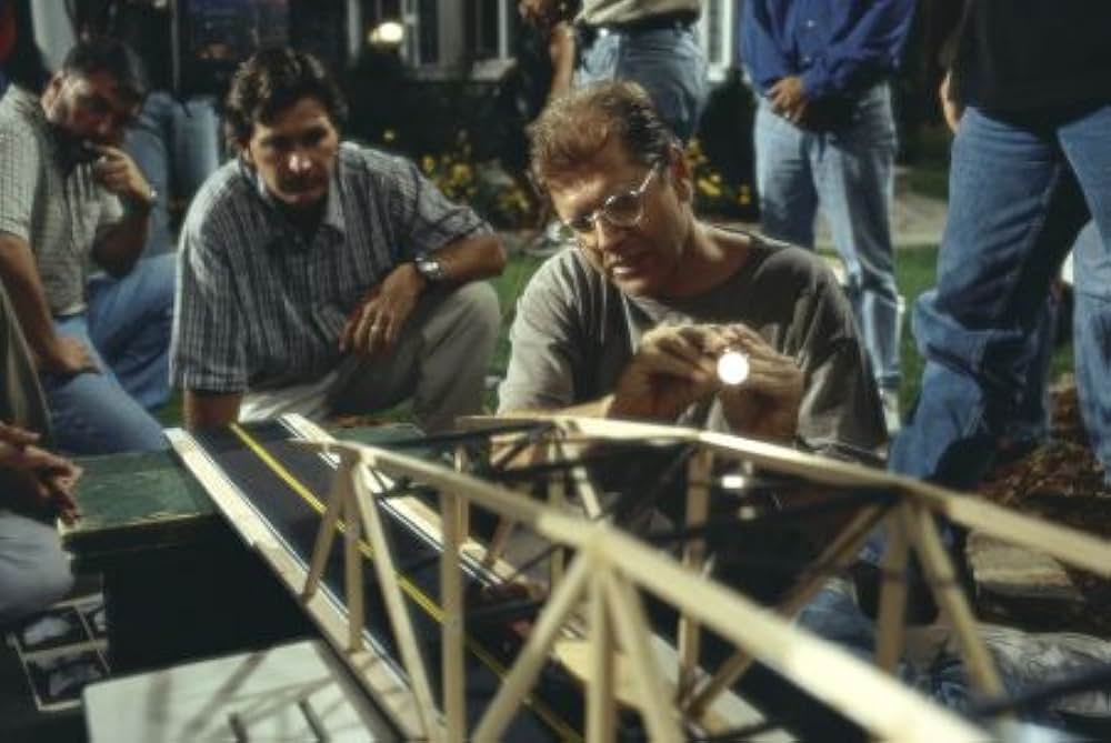 ホワット・ライズ・ビニースの画像