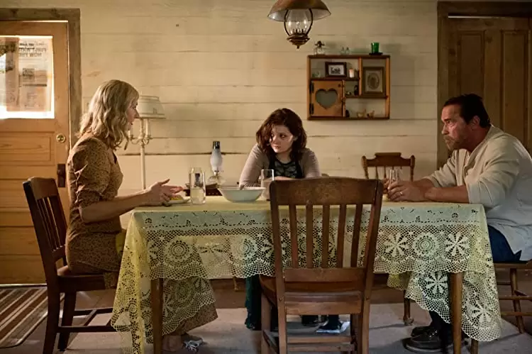 「マギー」アーノルド・シュワルツェネッガー & ジョエリー・リチャードソン & アビゲイル・ブレスリンの画像