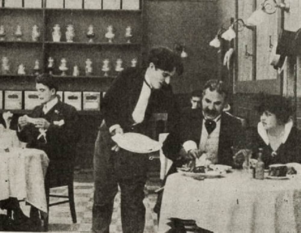 チャップリンとパン屋の写真